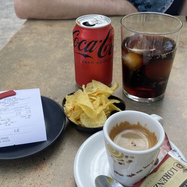 España va a obligar a partir de noviembre a cobrar un importe extra por cada botella o envase. Así afecta a bares y restaurantes 