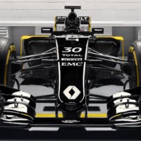 Renault presenta su proyecto de Fórmula 1 pero esconde el coche de 2016 