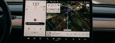 Habrá que pagar todos los meses para que los Tesla conduzcan solos. Elon Musk quiere sacar todo el dinero posible a su gallina de los huevos de oro