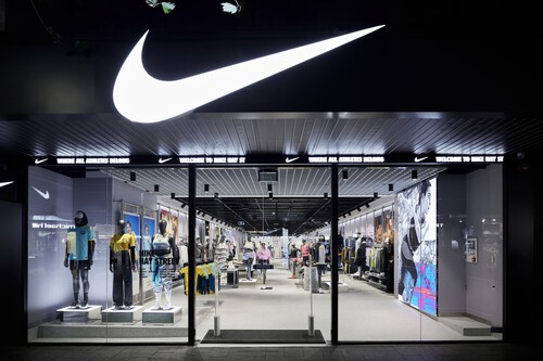 Nike vacía todos sus almacenes con una liquidación de stock a mitad de precio: zapatillas, sudaderas y más 