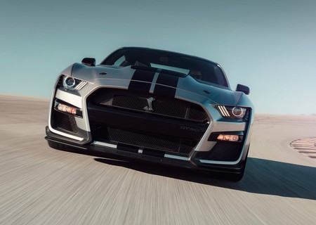 Pintarle franjas a tu Ford Shelby GT500 2020 te costará más caro que un Volkswagen Gol