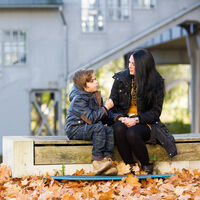Rodearse de niños o tenerles cerca hace que los adultos seamos más compasivos y generosos