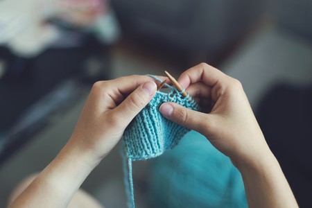 Tejer: una buena terapia para mejorar la salud física y mental