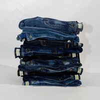 No son Levi's, pero estos vaqueros se han convertido en los más vendidos y están rebajados por menos de 17 euros 