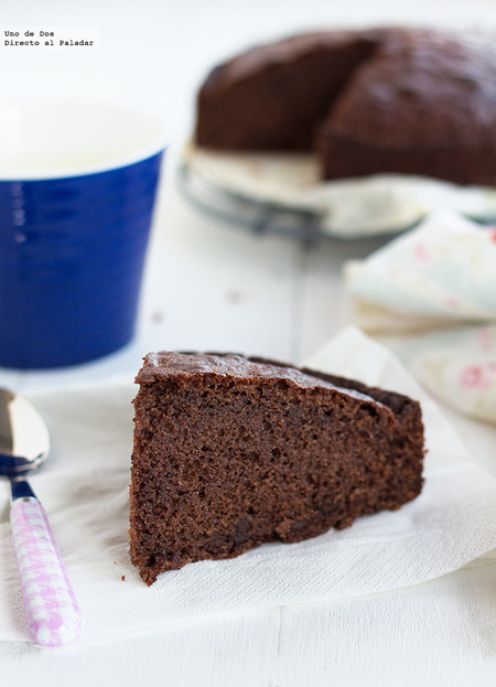 Bizcocho de vino tinto con trocitos de chocolate. Receta