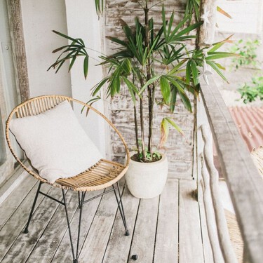 Cinco formas de decorar terrazas pequeñas para optimizar todo su espacio, según una experta 