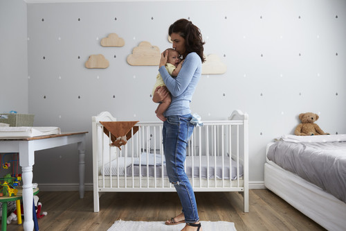 "Me arrepiento de haber dejado de trabajar al convertirme en madre": nueve sinceros testimonios de mujeres