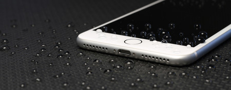 Lentes electrostáticas, la nueva patente de Apple para leer la huella a través de la pantalla