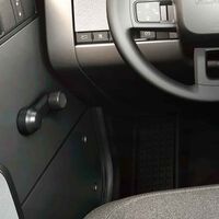 Muerte al botón de las ventanillas. Una marca ha decidido no encerrarlo en una pantalla, sino volver a hace 50 años poniendo manivelas