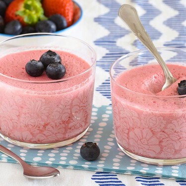 Mousse de fresas y queso fresco: postre fácil, rápido y saludable que gusta a todo el mundo 