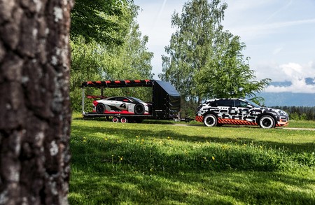 El Audi E Tron Prototype En El Worhersee 01