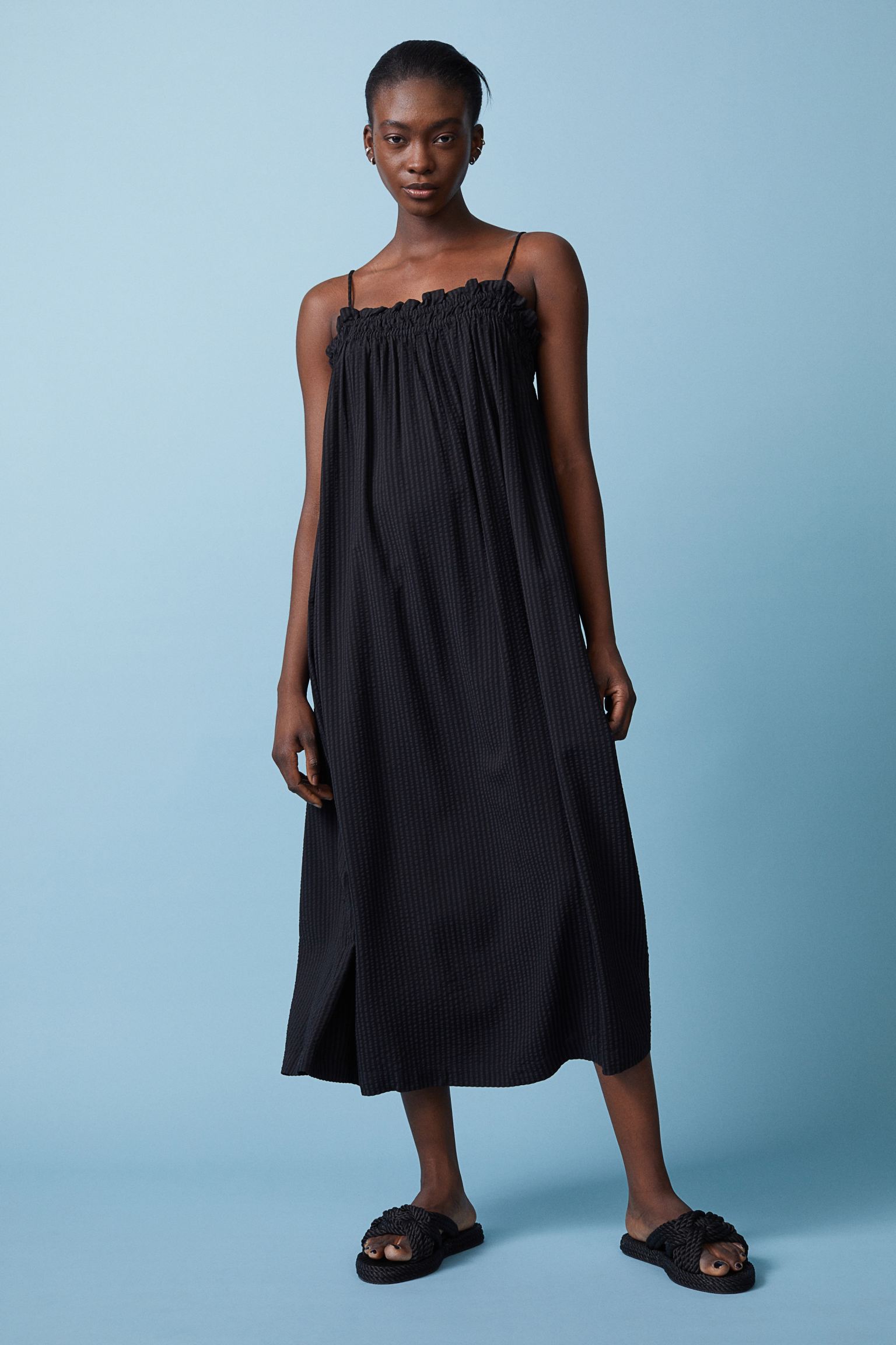 Vestido holgado y plisado de tirantes