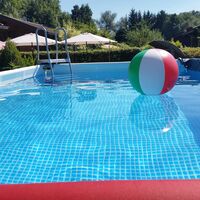 Seis piscinas desmontables rebajadas de ManoMano para instalar en tu jardín y no salir del agua en todo el verano