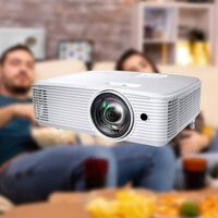 Este proyector de Optoma hará que te olvides de comprar una tele gigante: la experiencia de 100 pulgadas, ahora rebajada