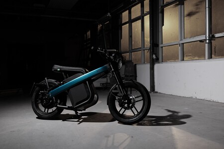 El ciclomotor eléctrico Brekr Model B con 2000 W de potencia y autonomía de 160 km llegará a toda Europa gracias a su último acuerdo
