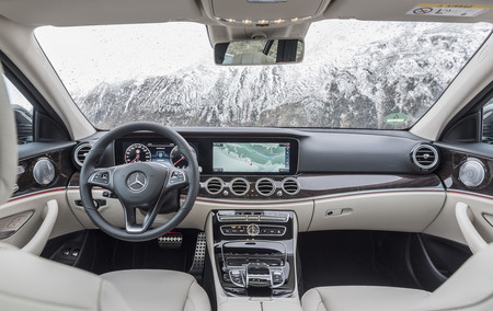 E220d 4matic All Terrain Citrine Brown 275