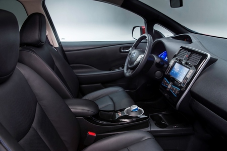 Nissan LEAF 2013 interior color negro