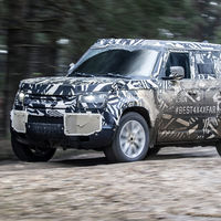 El futuro Land Rover Defender ya se pasea en vídeo por... ¡Nürburgring!