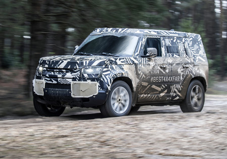El futuro Land Rover Defender ya se pasea en vídeo por... ¡Nürburgring!