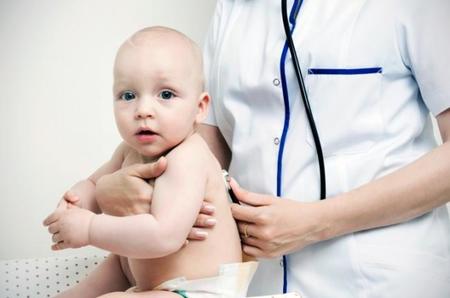 Administrar antibióticos durante los primeros tres años de vida deteriora la flora intestinal del bebé