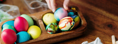 17 ideas fáciles, bonitas y divertidas para decorar huevos de Pascua con los niños