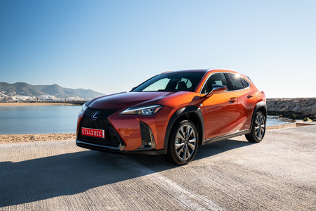 Manejamos el Lexus UX, el crossover híbrido que rodará en México en 2021