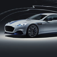 Frenazo al primer coche eléctrico de Aston Martin: la marca podría haber cancelado la fabricación del Rapide E