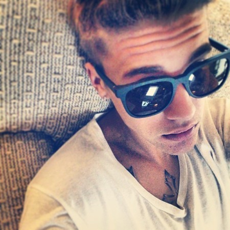 Justin Bieber y los One Direction, toda una pelea de gatas con barro incluído