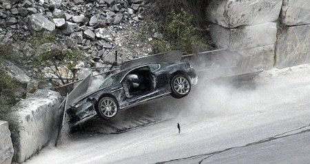 James Bond destroza otro Aston Martin DBS para su nueva película