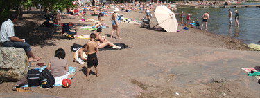 Os verões são tão curtos na Finlândia que, para aproveitar as praias, a população está topando até lidar com um problema inesperado: cocô de ganso 