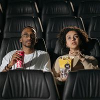 Un estudio de Stanford lo confirma: ver películas recablea el cerebro y vuelve a las personas más empáticas 