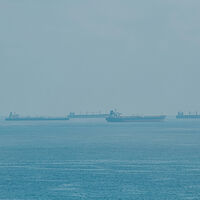 Hay un atasco de superpetroleros esperando en el Mar Rojo: son la gran esperanza del mundo para desatascar Ormuz