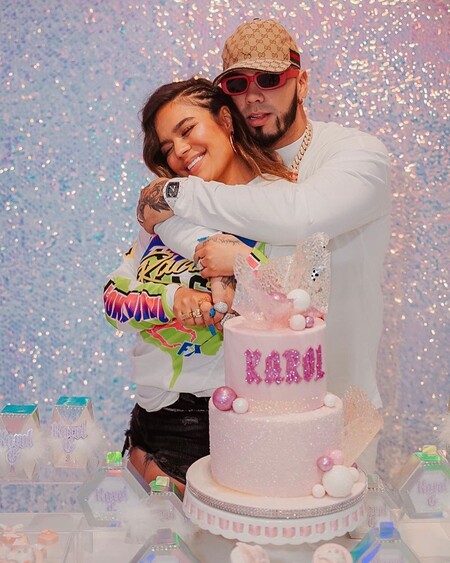 ¿Tienen Anuel AA y Karol G 'El Manual' pa' calentar una relación defectuosa? ¡Emegency Alert! Que la culpa de esta posible ruptura es del reggaeton