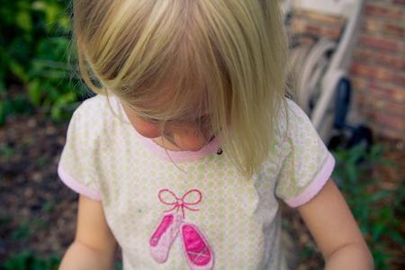 ¿Se puede mandar a casa a los niños con piojos?