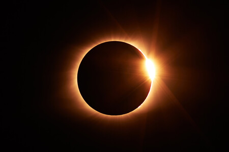 Cómo fotografiar un eclipse solar: consejos, trucos, técnica y material necesario