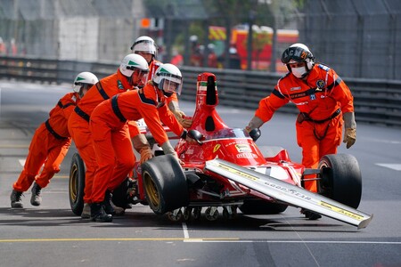 ¡Qué dolor! Dos Ferrari clásicos de Fórmula 1 destrozados durante el Gran Premio de Mónaco de coches históricos