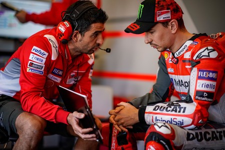 Jorge Lorenzo: "Estoy sufriendo con Ducati, lo único que puedo hacer es trabajar"