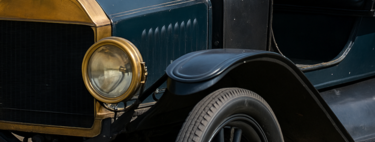 Antes de los limpiaparabrisas, la gente frotaba cebolla o tabaco en el cristal para ver algo. Conducir bajo la lluvia era un acto de fe