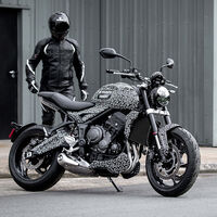 La Triumph Trident vuelve a dejarse ver antes de su presentación, ahora en su configuración casi definitiva
