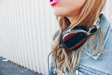 ¡Por fin es verano! Y lo hacemos oficial con una lista musical ideal para el fin de semana