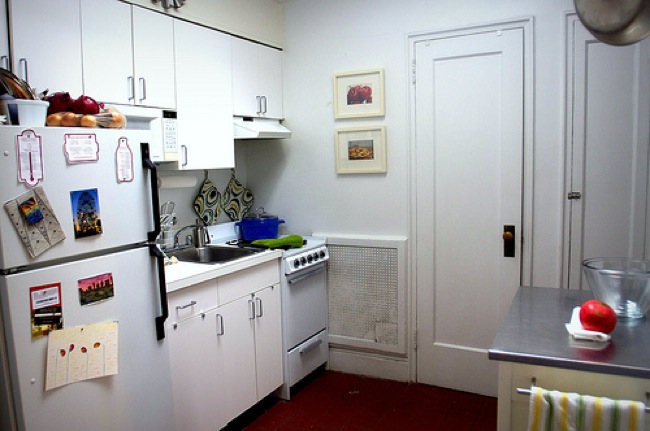 Cocina chicas fotos: como decorar una cocina chica con estantes ...