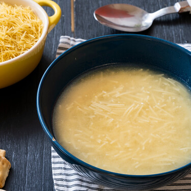 Sopa de fideos, la receta más fácil, sencilla y reconfortante de la cocina española