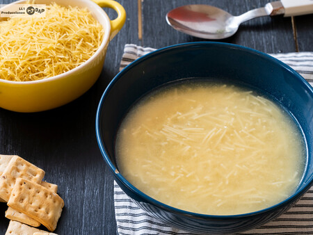 Sopa de fideos, la receta más fácil, sencilla y reconfortante de la cocina española