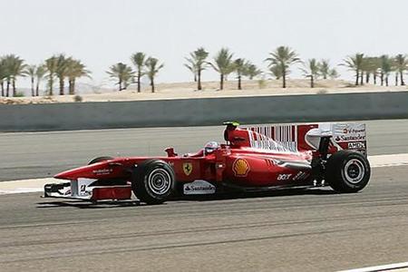 Fernando Alonso revienta el mejor tiempo en los terceros libres del GP de Bahréin