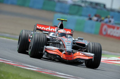 Kovalainen es penalizado por los comisarios