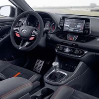 "Si quieres ir rápido, no hay nada mejor que un coche eléctrico. No entiendo la nostalgia": un jefazo de Hyundai asegura que los coches gasolina y los cambios manuales ya no tienen sentido