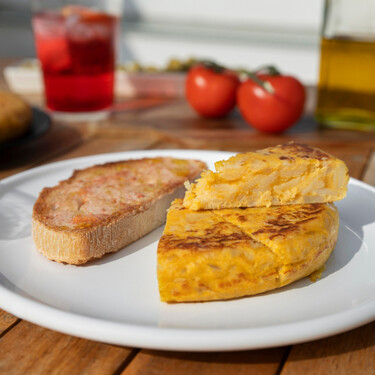 Preparamos tortilla de patatas para el aperitivo con esta sartén de El Corte Inglés por menos de 13 euros 