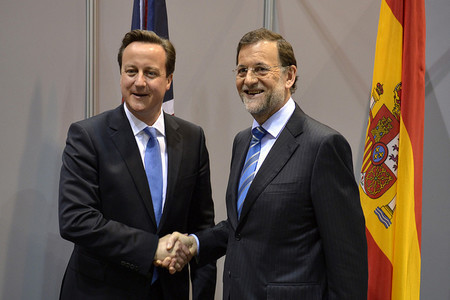 Sr. Rajoy... ¿Ahora se da cuenta de que sólo la tijera no nos saca del abismo? 