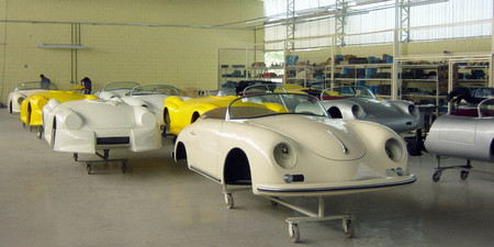 En eBay te puedes comprar una fábrica de réplicas de Porsche 356 y 550