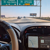 En verano, un calentón del móvil mientras usas Android Auto puede suponer perderte en el camino. Así lo evito cuando viajo